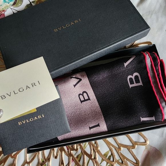 SOLD AUTHENTIC BVLGARI Scarf - Picture 3 of 12